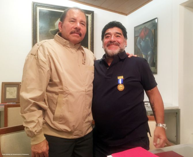 Orden Augusto C. Sandino a Diego Armando Maradona