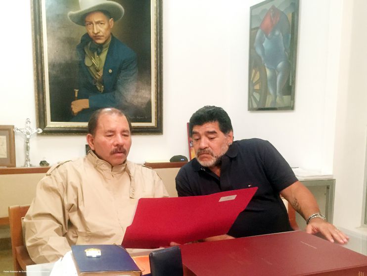 Orden Augusto C. Sandino a Diego Armando Maradona
