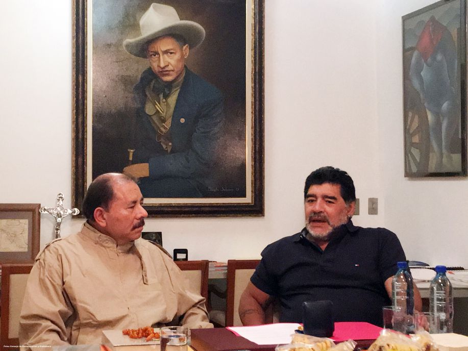 Orden Augusto C. Sandino a Diego Armando Maradona