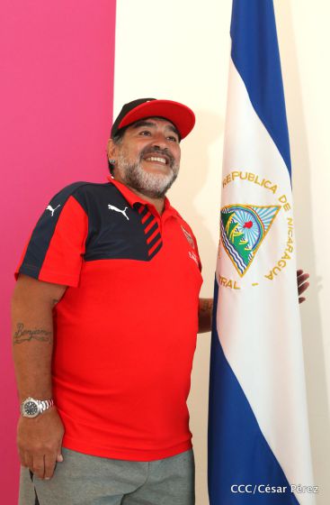Diego Maradona se despide de Nicaragua tras inolvidable visita