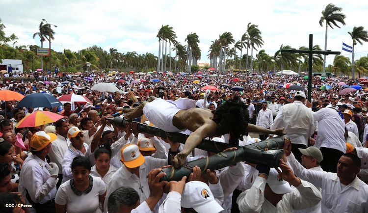 Viacrucis de Viernes Santo en Managua