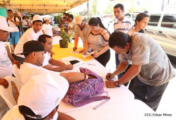 Movimiento Guardabarranco entrega árboles