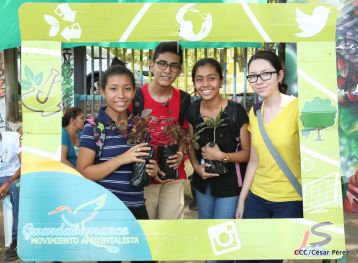 Movimiento Guardabarranco entrega árboles