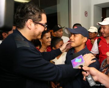 Nicaragua recibe a su Campeón: Román "Chocolatito" González