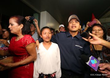 Nicaragua recibe a su Campeón: Román "Chocolatito" González