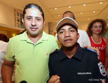 Nicaragua recibe a su Campeón: Román "Chocolatito" González