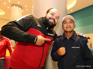 Nicaragua recibe a su Campeón: Román "Chocolatito" González