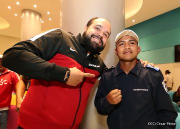 Nicaragua recibe a su Campeón: Román "Chocolatito" González