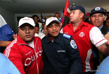 Nicaragua recibe a su Campeón: Román "Chocolatito" González