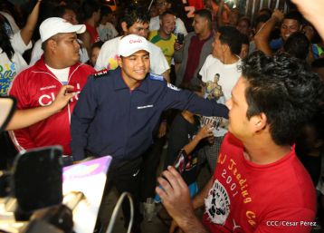 Nicaragua recibe a su Campeón: Román "Chocolatito" González
