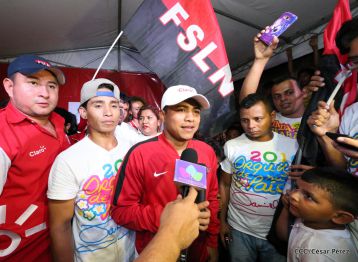 Nicaragua recibe a su Campeón: Román "Chocolatito" González
