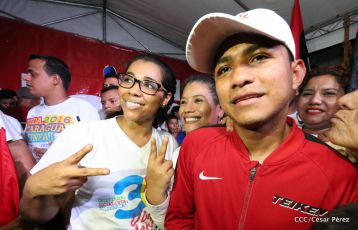 Nicaragua recibe a su Campeón: Román "Chocolatito" González