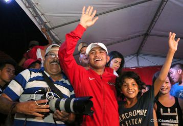 Nicaragua recibe a su Campeón: Román "Chocolatito" González