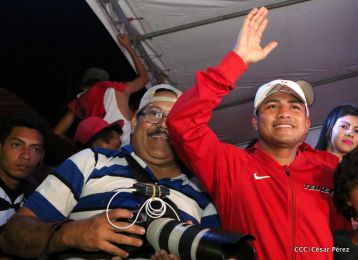 Nicaragua recibe a su Campeón: Román "Chocolatito" González