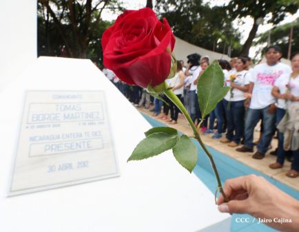 Una Flor para Tomás: Miles de nicaragüenses rinden homenaje al Comandante de la Revolución