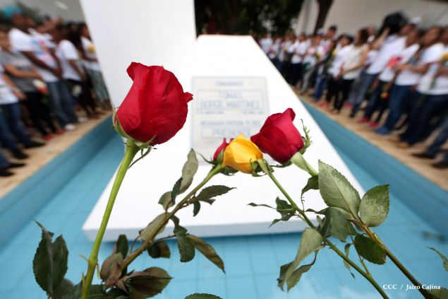 Una Flor para Tomás: Miles de nicaragüenses rinden homenaje al Comandante de la Revolución