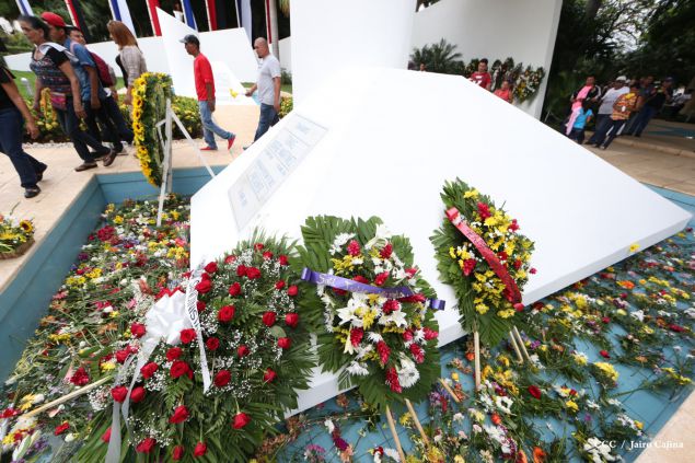 Una Flor para Tomás: Miles de nicaragüenses rinden homenaje al Comandante de la Revolución