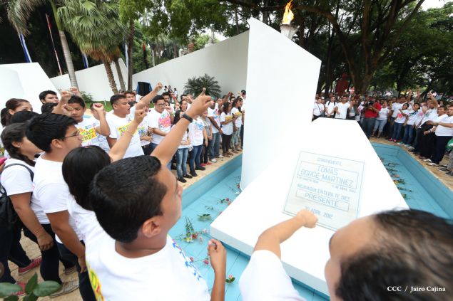 Una Flor para Tomás: Miles de nicaragüenses rinden homenaje al Comandante de la Revolución