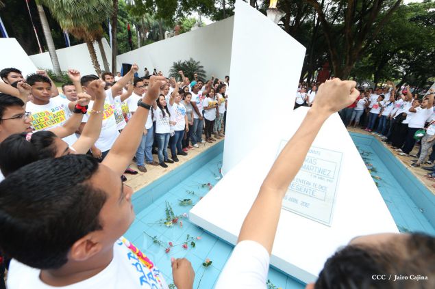 Una Flor para Tomás: Miles de nicaragüenses rinden homenaje al Comandante de la Revolución