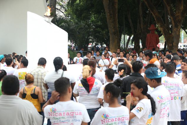 Una Flor para Tomás: Miles de nicaragüenses rinden homenaje al Comandante de la Revolución