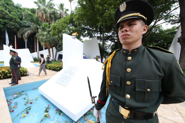 Una Flor para Tomás: Miles de nicaragüenses rinden homenaje al Comandante de la Revolución
