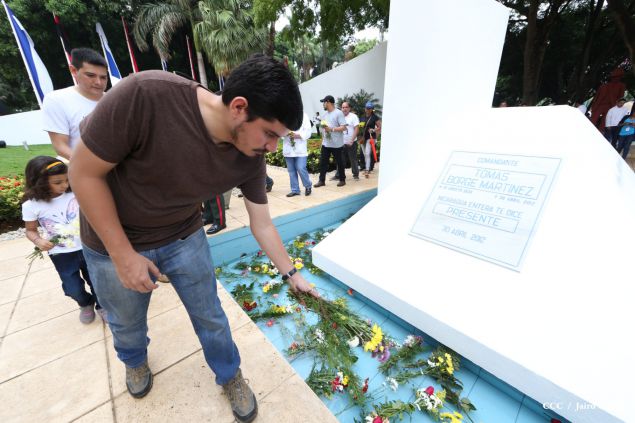 Una Flor para Tomás: Miles de nicaragüenses rinden homenaje al Comandante de la Revolución