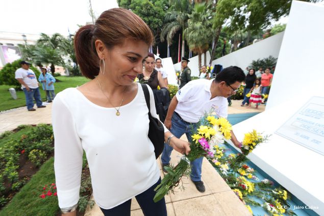 Una Flor para Tomás: Miles de nicaragüenses rinden homenaje al Comandante de la Revolución