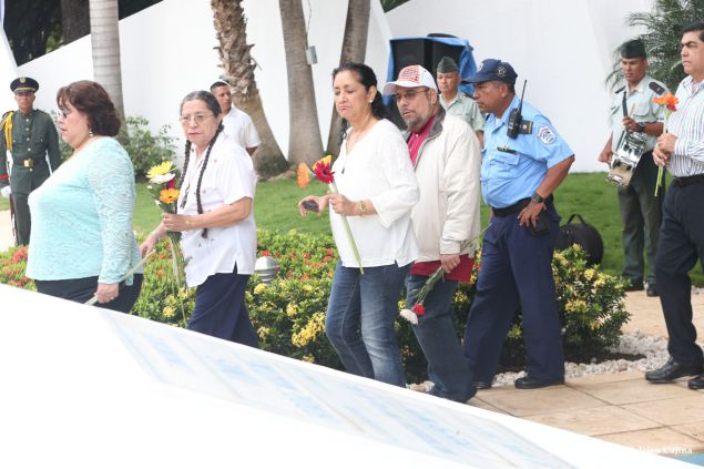 Una Flor para Tomás: Miles de nicaragüenses rinden homenaje al Comandante de la Revolución