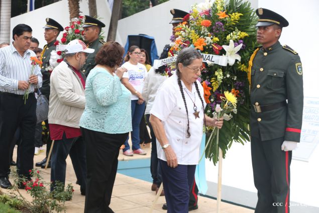 Una Flor para Tomás: Miles de nicaragüenses rinden homenaje al Comandante de la Revolución