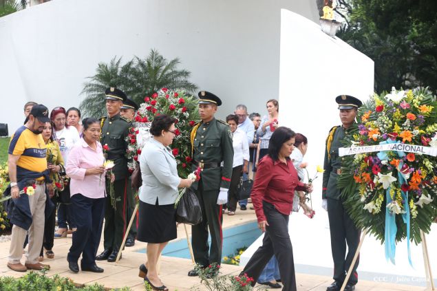 Una Flor para Tomás: Miles de nicaragüenses rinden homenaje al Comandante de la Revolución