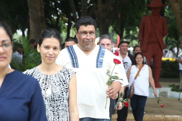 Una Flor para Tomás: Miles de nicaragüenses rinden homenaje al Comandante de la Revolución