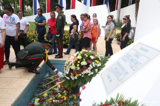 Una Flor para Tomás: Miles de nicaragüenses rinden homenaje al Comandante de la Revolución
