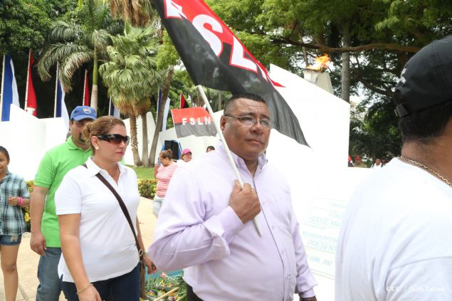 Una Flor para Tomás: Miles de nicaragüenses rinden homenaje al Comandante de la Revolución