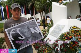 Una Flor para Tomás: Miles de nicaragüenses rinden homenaje al Comandante de la Revolución