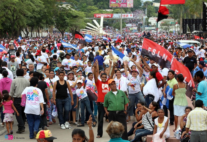 Juventud marcha hacia Plaza de la Fe Juan Pablo II al 34/19