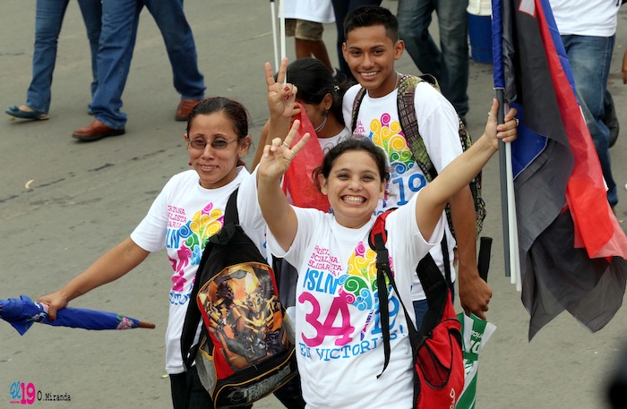 Juventud marcha hacia Plaza de la Fe Juan Pablo II al 34/19