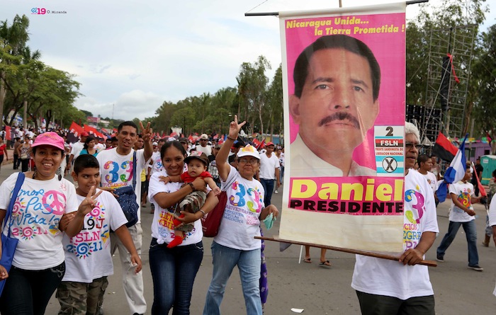 Juventud marcha hacia Plaza de la Fe Juan Pablo II al 34/19