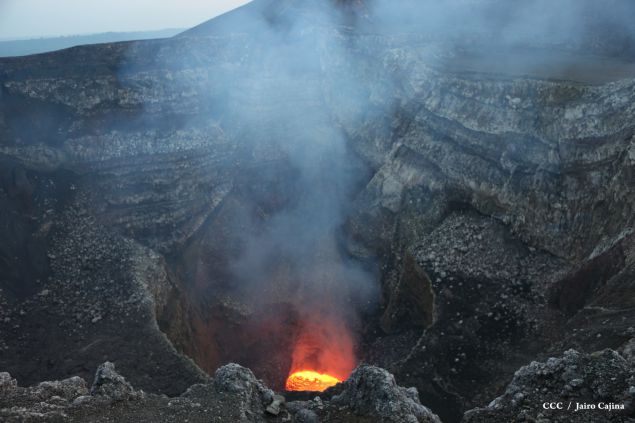 Espectáculo de lava del Volcán Masaya atrae a los turistas