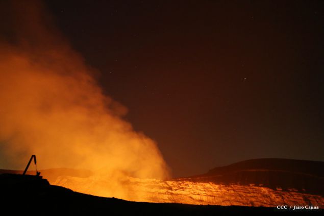 Espectáculo de lava del Volcán Masaya atrae a los turistas