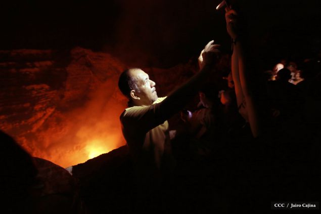 Espectáculo de lava del Volcán Masaya atrae a los turistas