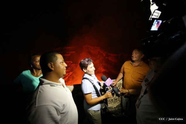 Espectáculo de lava del Volcán Masaya atrae a los turistas