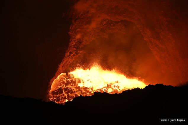 Espectáculo de lava del Volcán Masaya atrae a los turistas