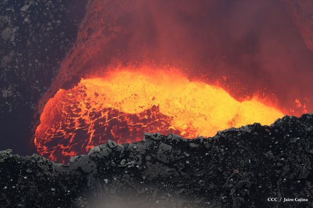 Espectáculo de lava del Volcán Masaya atrae a los turistas