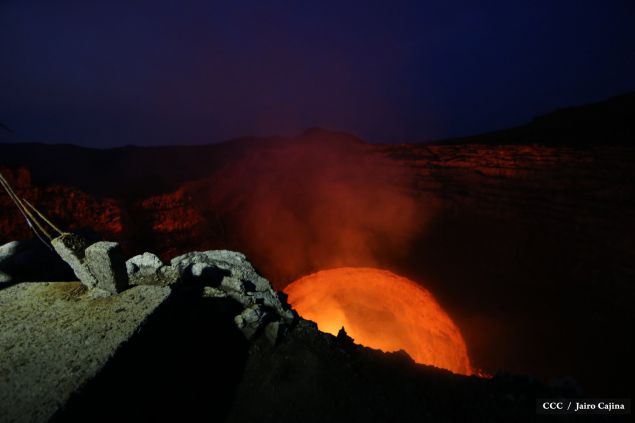 Espectáculo de lava del Volcán Masaya atrae a los turistas