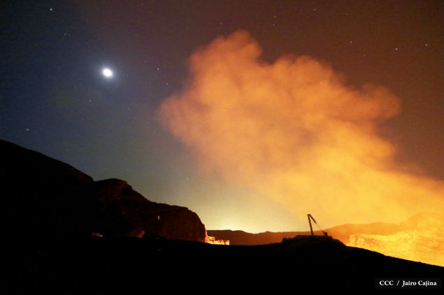 Espectáculo de lava del Volcán Masaya atrae a los turistas