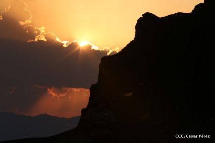 Continúan llegando turistas a observar el lago de lava del Volcán Masaya