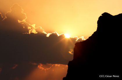 Continúan llegando turistas a observar el lago de lava del Volcán Masaya