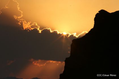 Continúan llegando turistas a observar el lago de lava del Volcán Masaya