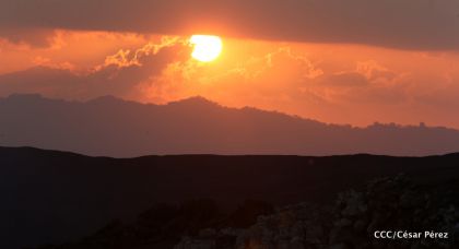 Continúan llegando turistas a observar el lago de lava del Volcán Masaya