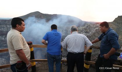 Continúan llegando turistas a observar el lago de lava del Volcán Masaya